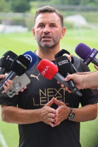 WINDISCHGARSTEN (AA) – Galatasaray Teknik Direktörü Okan Buruk, geçen sezon