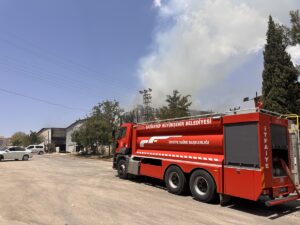 GAZİANTEP (AA) – Gaziantep'in Oğuzeli ilçesinde halı fabrikasında çıkan yangın