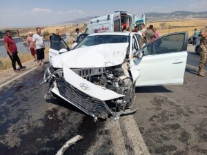 GAZİANTEP (AA) – Gaziantep'in Nurdağı ilçesinde otomobil ile hafif ticari