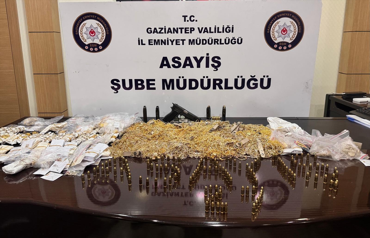 Gaziantep'te polis ekibine silahla ateş açan şüpheliler 4 polisi yaraladı