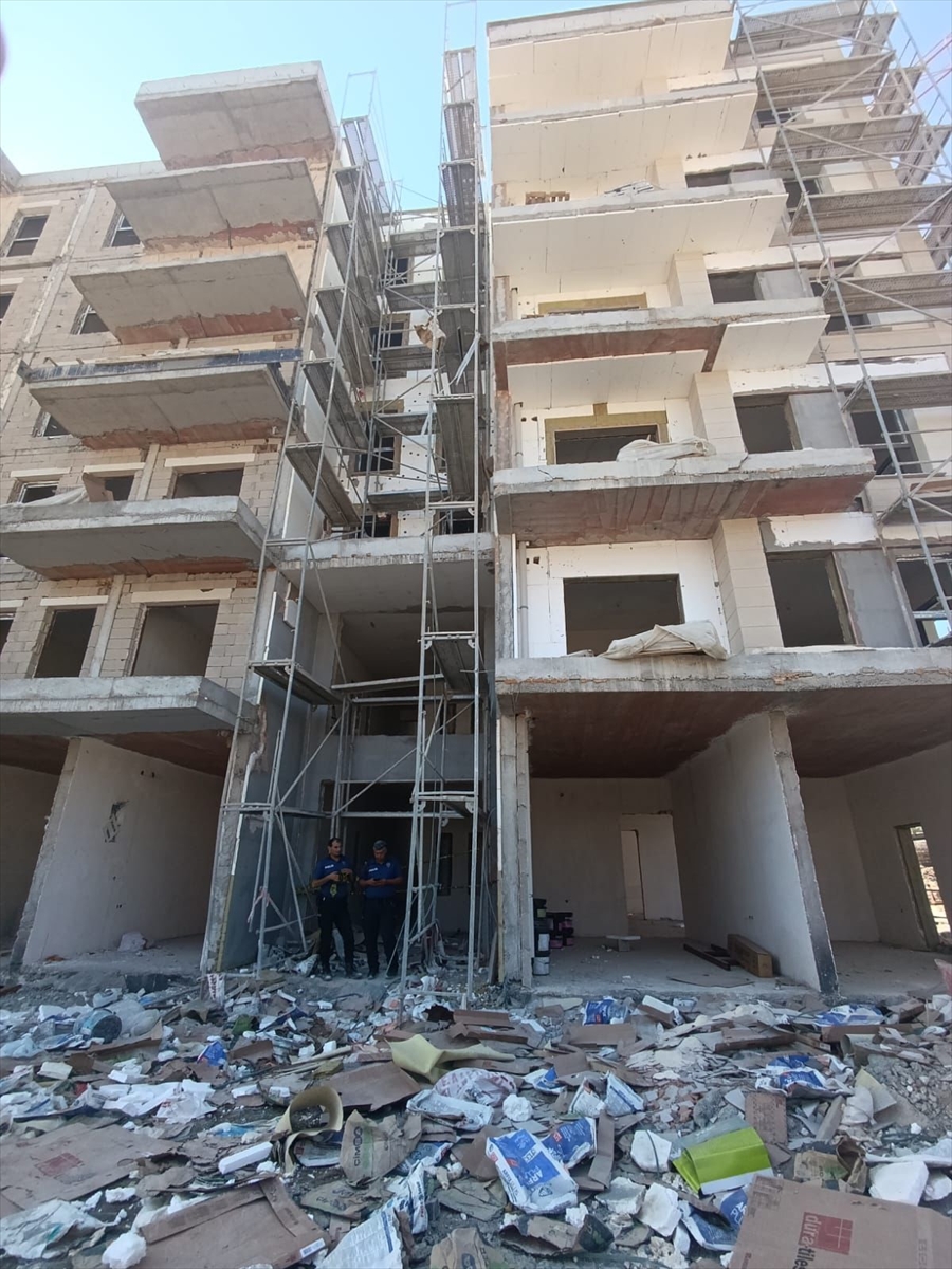 Gaziantep'te yüksekten düşen inşaat işçisi ağır yaralandı