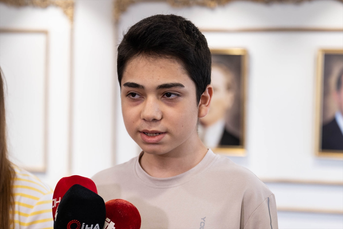Gaziosmanpaşa Belediye Başkan Vekili Karadeniz, ilçedeki LGS birincilerini ağırladı