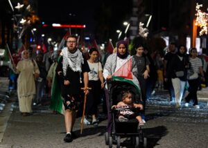 İZMİR (AA) – İsrail'in Gazze'ye yönelik saldırılarını protesto etmek amacıyla