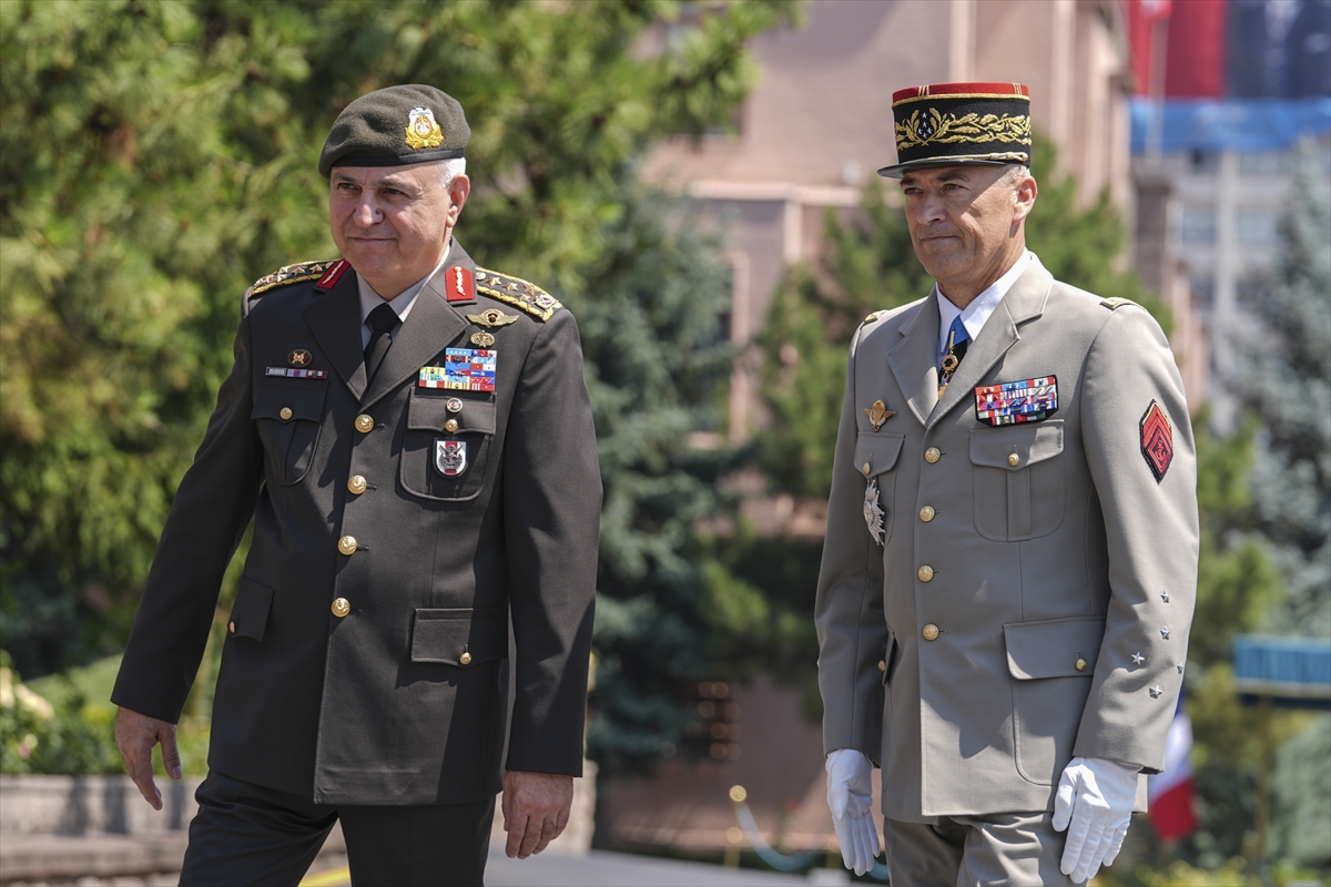 Genelkurmay Başkanı Orgeneral Gürak, Fransız mevkidaşı Orgeneral Burkhard ile görüştü