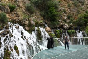 GÜMÜŞHANE (AA) – Doğu Karadeniz'in önemli turizm destinasyonlarından Tomara Şelalesi,