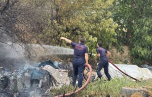HAKKARİ (AA) – Hakkari'de ağaçlık alanda çıkan yangın, evlere sıçramadan