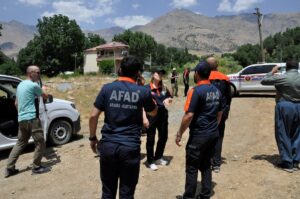 HAKKARİ (AA) – Hakkari'nin Çukurca ilçesinde iki gündür aranan 14