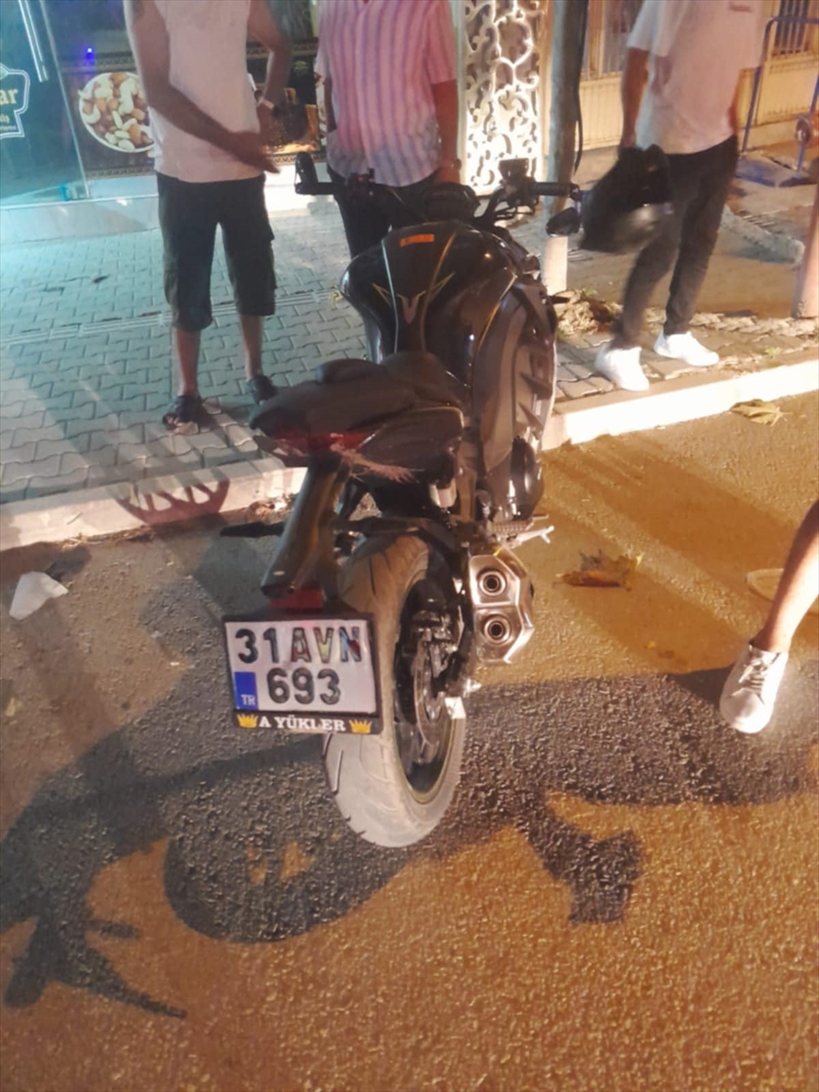 Hatay'da 2 motosikletin çarpıştığı kazada 3 kişi yaralandı