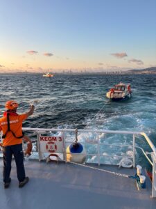 İSTANBUL (AA) – Heybeliada açıklarında makine arızası nedeniyle sürüklenen tekne,