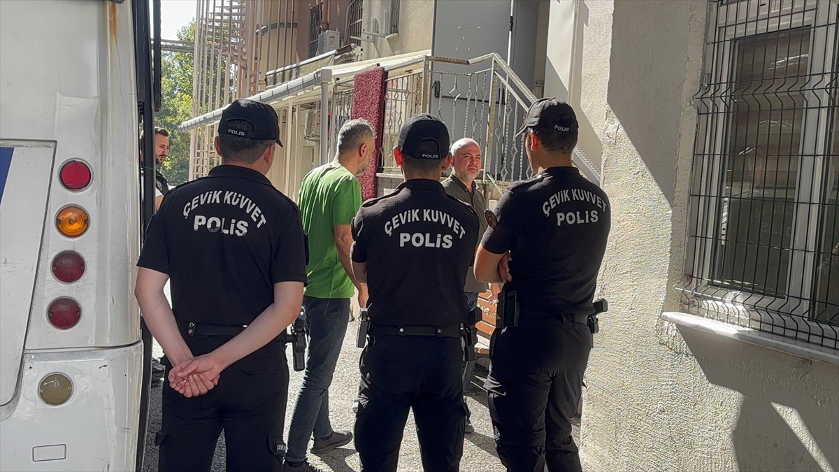 İBB'ye yönelik yolsuzluk soruşturmasında gözaltına alınan 17 zanlı adliyede