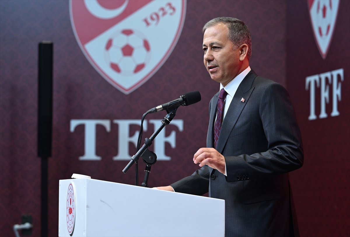 İçişleri Bakanı Yerlikaya, Spor Güvenliği Değerlendirme Toplantısı'nda konuştu: