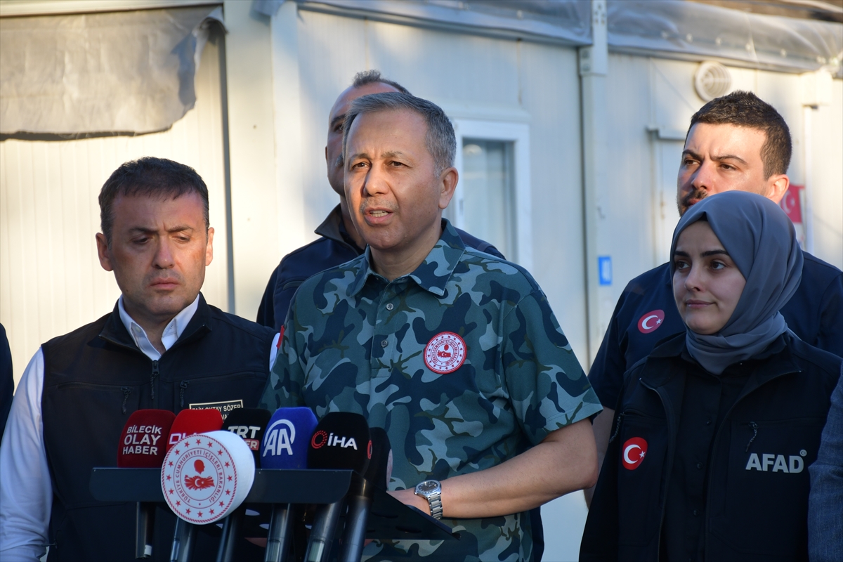 İçişleri Bakanı Yerlikaya, Bilecik'teki orman yangınlarından etkilenen köyleri ziyaret etti: