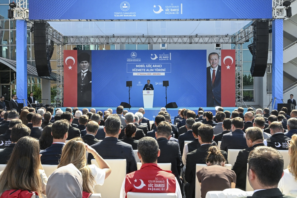 İçişleri Bakanı Yerlikaya, “Mobil Göç Aracı Hizmete Alım Töreni”nde konuştu: