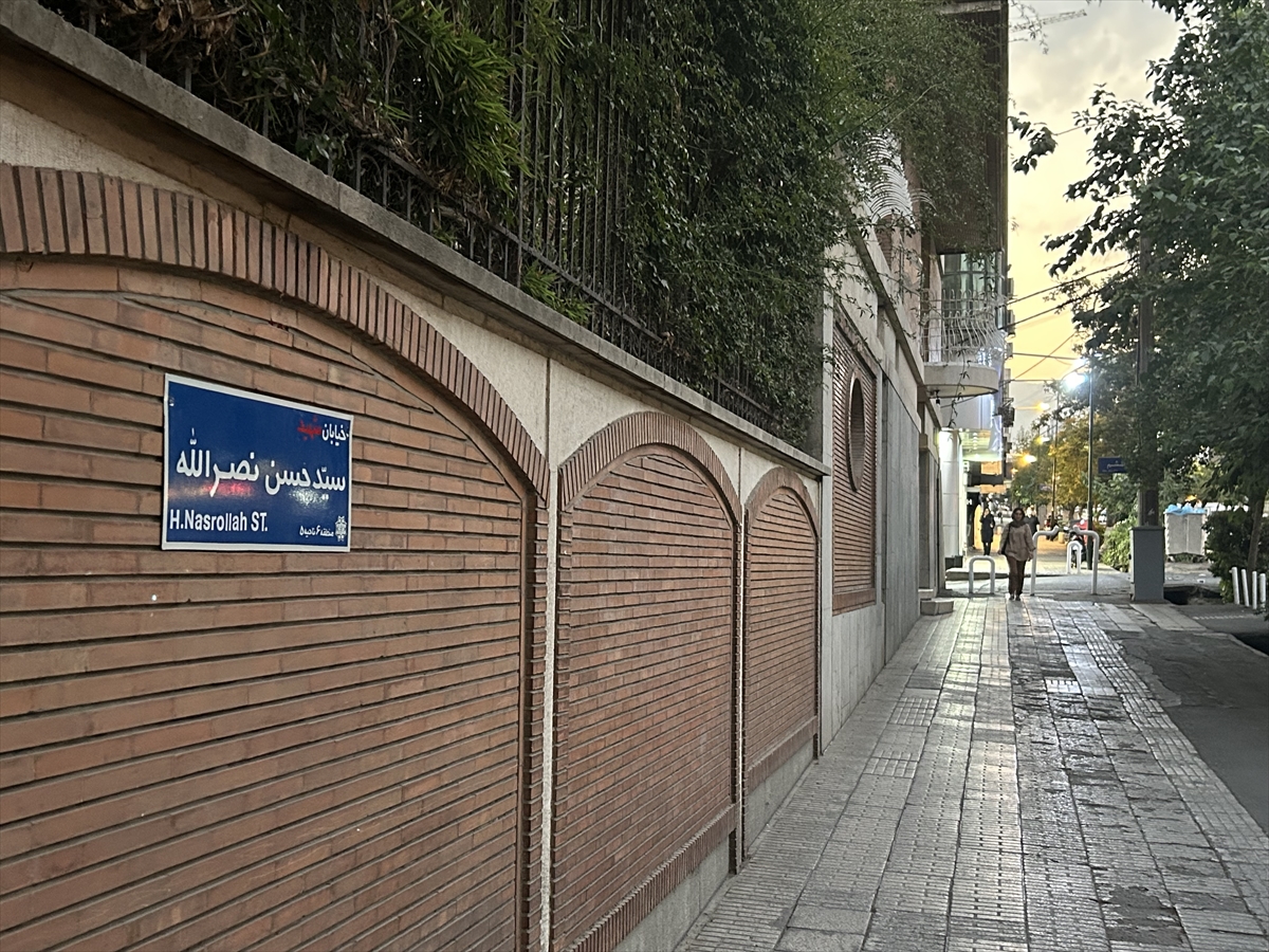 İran'da Mısır ile krize yol açan Halid İslambuli caddesinin tabelası Seyyid Hasan Nasrallah olarak değiştirildi