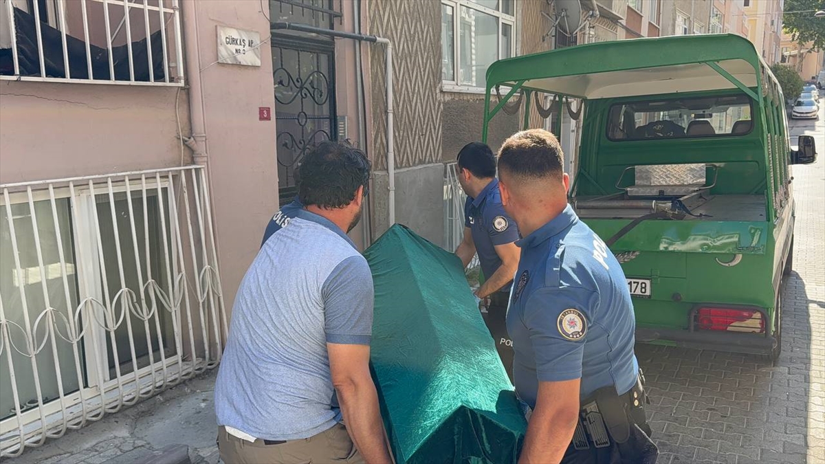 İstanbul'da akrabalar arasındaki kavgada silahla vurulan kişi öldü