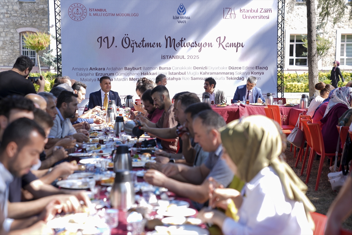 İstanbul'da düzenlenen 4. Öğretmen Motivasyon Kampı başladı