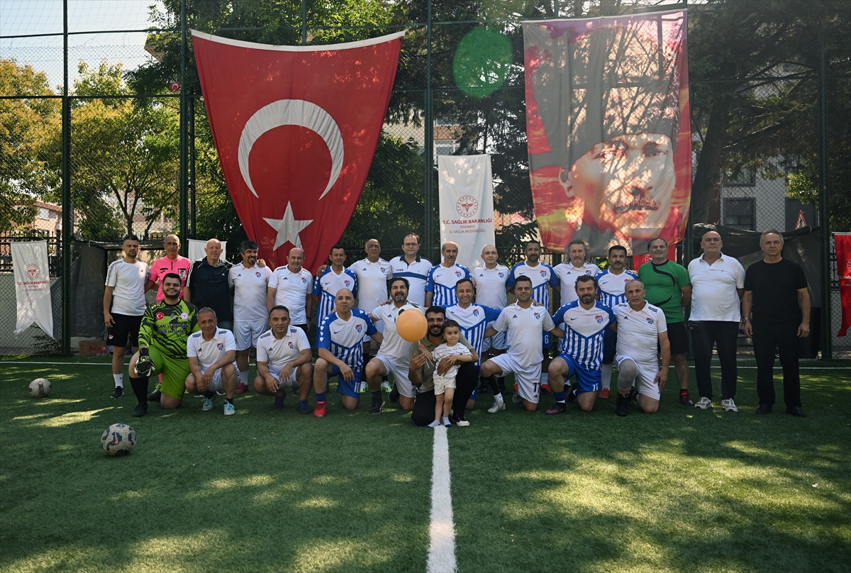 İstanbul'da kanseri yenen gencin halı sahada maç yapma isteği gerçek oldu