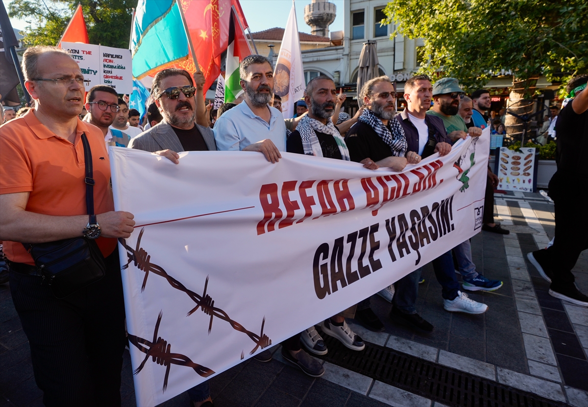İstanbul'da Open Rafah grubundan “Hazreti Muhammed'e sevgi, Gazze'ye refah” yürüyüşü