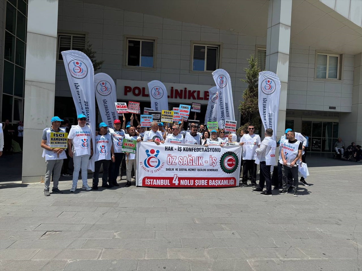 İstanbul'da Öz Sağlık-İş Sendikası üyelerinden eylem