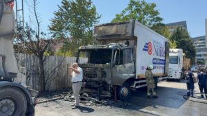 İSTANBUL (AA) – Sancaktepe'de park halindeki kamyonette çıkan ve otluk