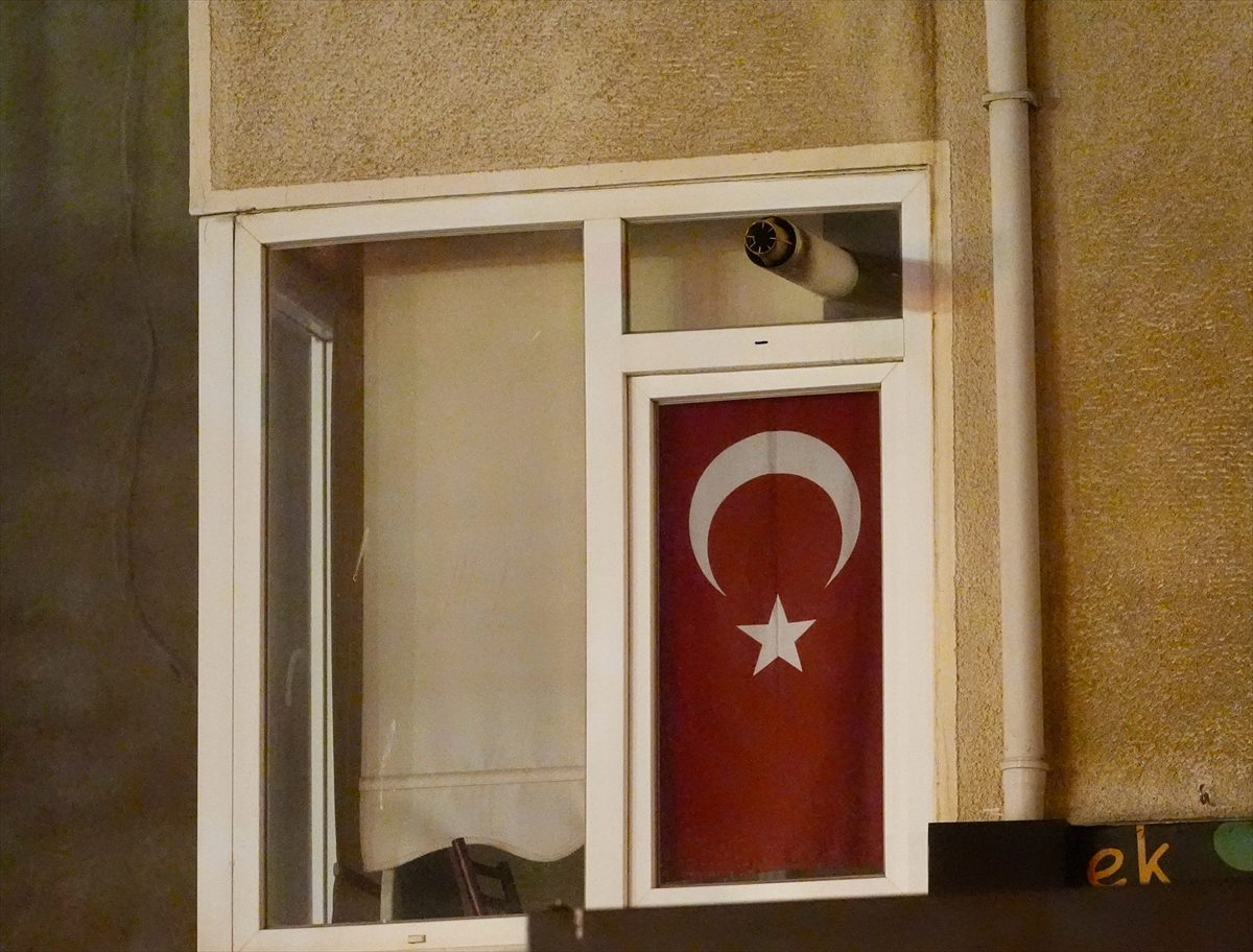 İstanbullulardan “Terörsüz Türkiye”ye ay yıldızlı bayraklarla destek