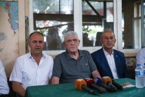 BURSA (AA) – İYİ Parti Genel Başkanı Müsavat Dervişoğlu, yangından