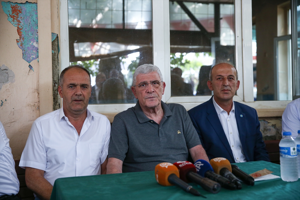 İYİ Parti Genel Başkanı Dervişoğlu, Bursa'daki orman yangınından etkilenen mahalleyi ziyaret etti
