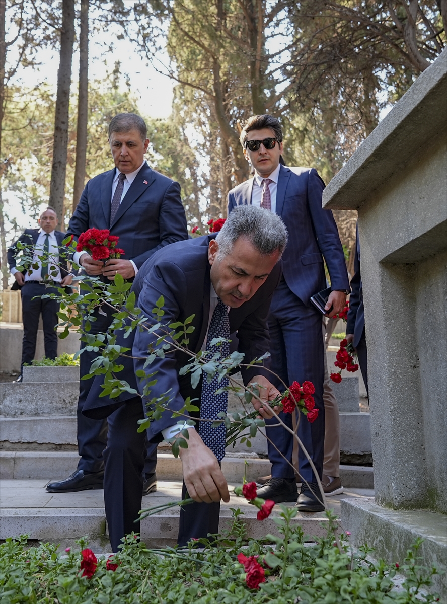 İzmir'de 15 Temmuz dolayısıyla şehitlikte anma töreni düzenlendi