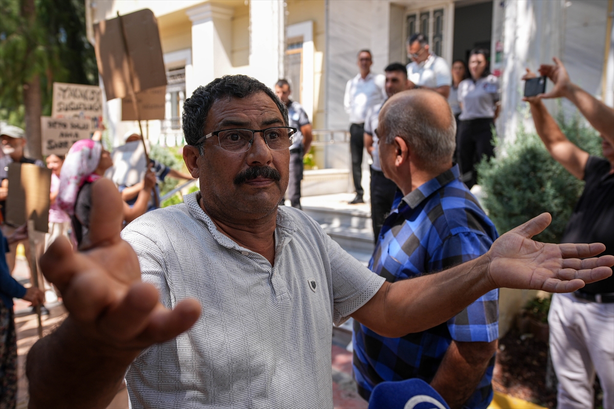 İzmir'de 20 gündür suları kesik olan mahalle sakinlerinden belediyeye tepki
