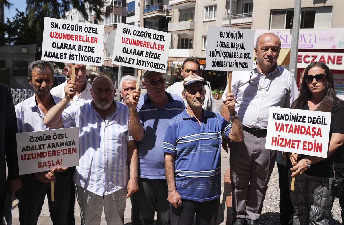 İzmir'de 2011'den bu yana konut bekleyen kentsel dönüşüm mağdurlarından açıklama