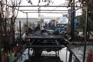 İZMİR (AA) – İzmir'in Menderes ilçesinde otluk alanda çıkan yangın