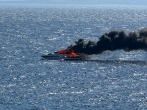 İZMİR (AA) – İzmir'in Çeşme ilçesinde yangın çıkan motoryat kullanılamaz