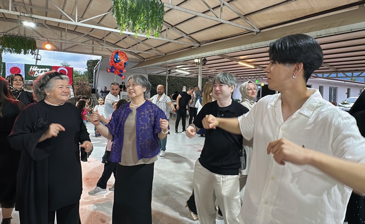 Japon gelin ile Türk damat Düzce'de Türk usulüne uygun düğün yaptı