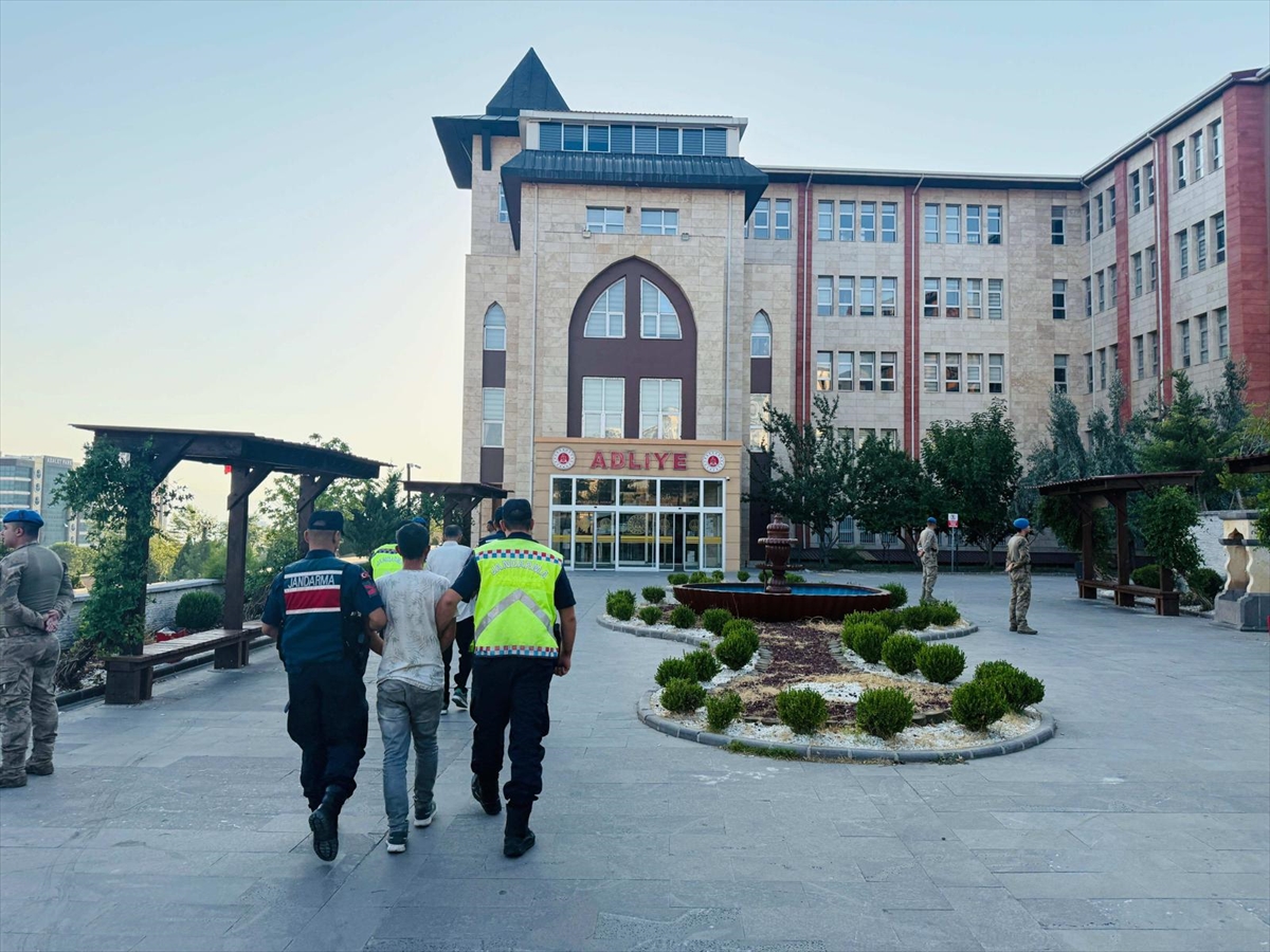 Kahramanmaraş'ta bir kişi çarptığı aracın sürücüsünü silahla vurarak öldürdü