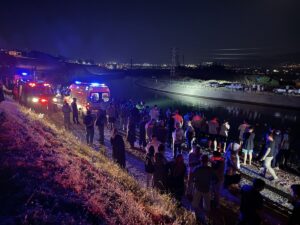 KAHRAMANMARAŞ (AA) – Kahramanmaraş'ın Onikişubat ilçesinde otomobilin sulama kanalına devrilmesi