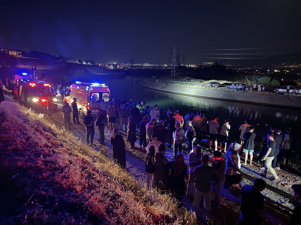Kahramanmaraş'ta sulama kanalına devrilen otomobildeki baba ve oğlu öldü, 2 kişi yaralandı