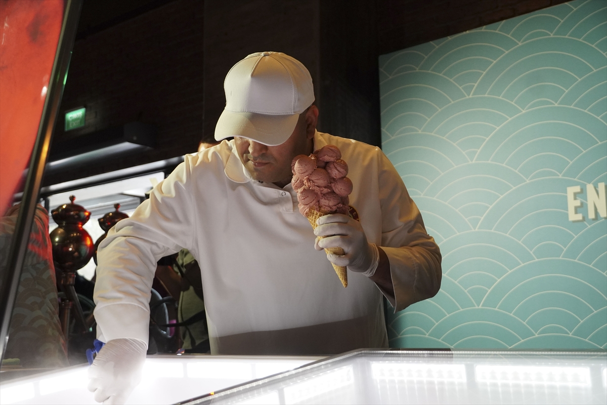 Kahve Dünyası, dondurma ustası Gökhan Şahin ile Guinness World Records'a adını yazdırdı
