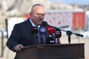 NEVŞEHİR (AA) – Nevşehir'in Göreme beldesinde, "Kapadokya At ve Atçılık