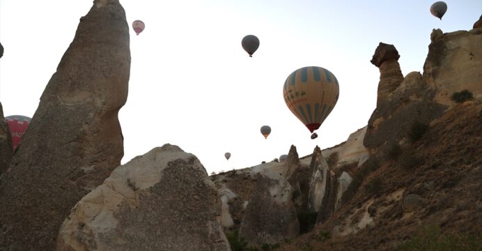 Kapadokya'da yerli ve yabancı turistler bölgeyi gökyüzünden keşfetti