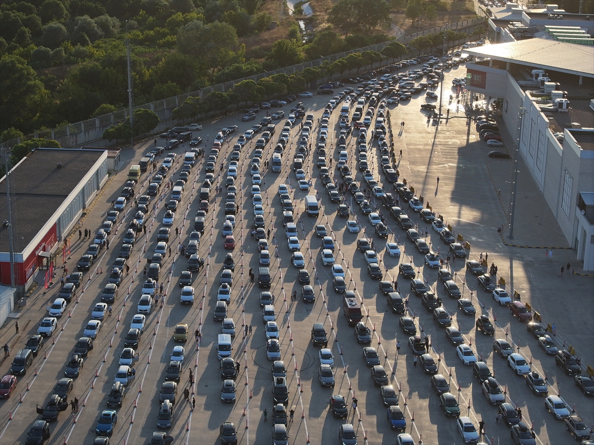 Kapıkule'de sezonun en hareketli günü yaşandı