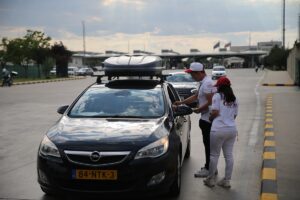 EDİRNE (AA) – Kapıkule Sınır Kapısı'ndan Türkiye'ye giriş yapan gurbetçiler,