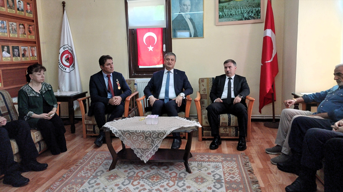 Karabük'te 15 Temmuz şehitleri Metin Arslan ve Barış Efe mezarları başında anıldı