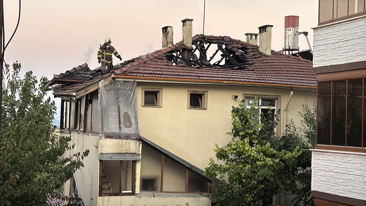 Karabük'te 3 katlı müstakil evde çıkan yangın söndürüldü