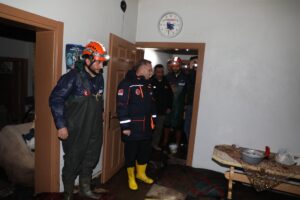 KARS (AA) – Kars'ta etkili olan dolu ve şiddetli sağanak