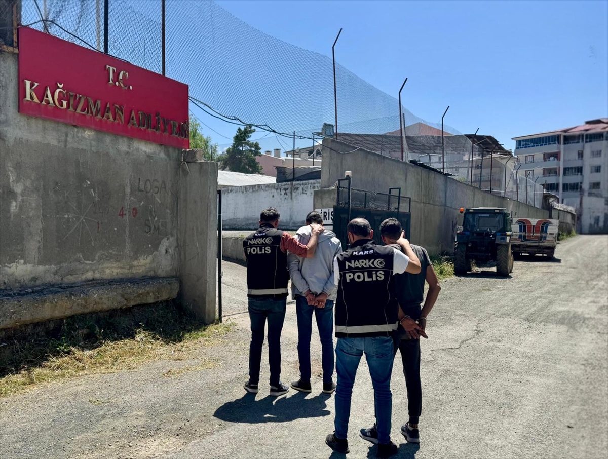 Kars'ta uyuşturucu operasyonunda yakalanan 2 zanlı tutuklandı