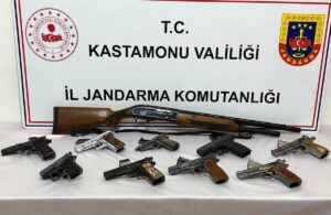 KASTAMONU (AA) – Kastamonu'da evinde 10 ruhsatsız silah bulunan şüpheli