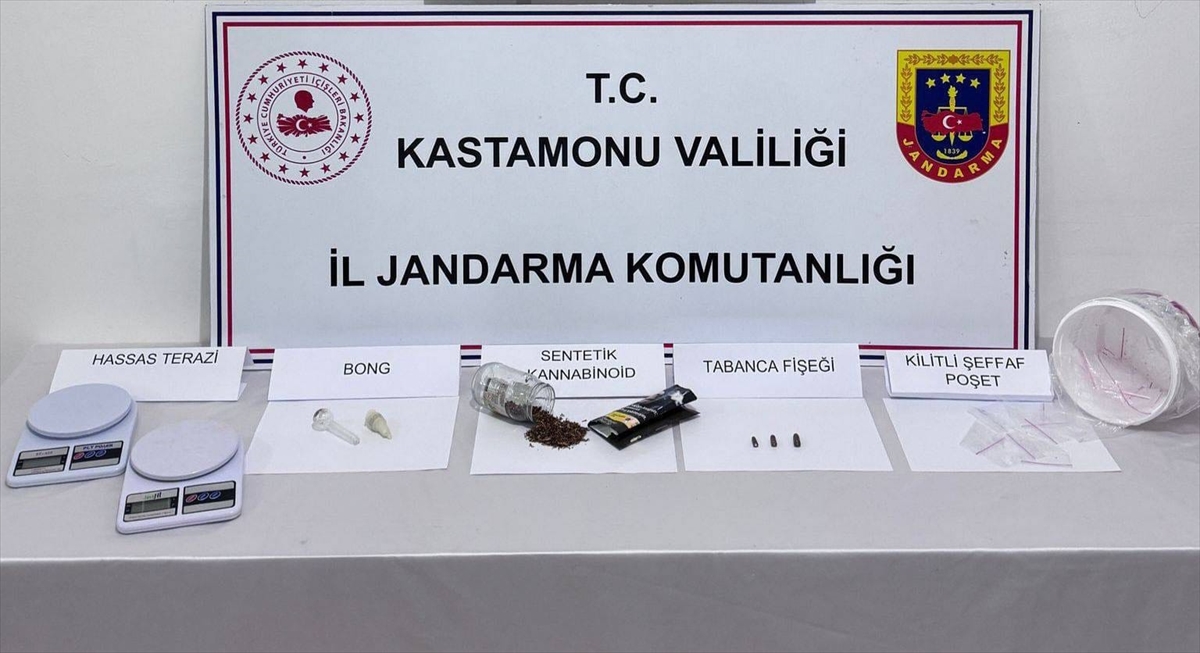 Kastamonu'da uyuşturucu operasyonunda yakalanan 2 zanlı tutuklandı