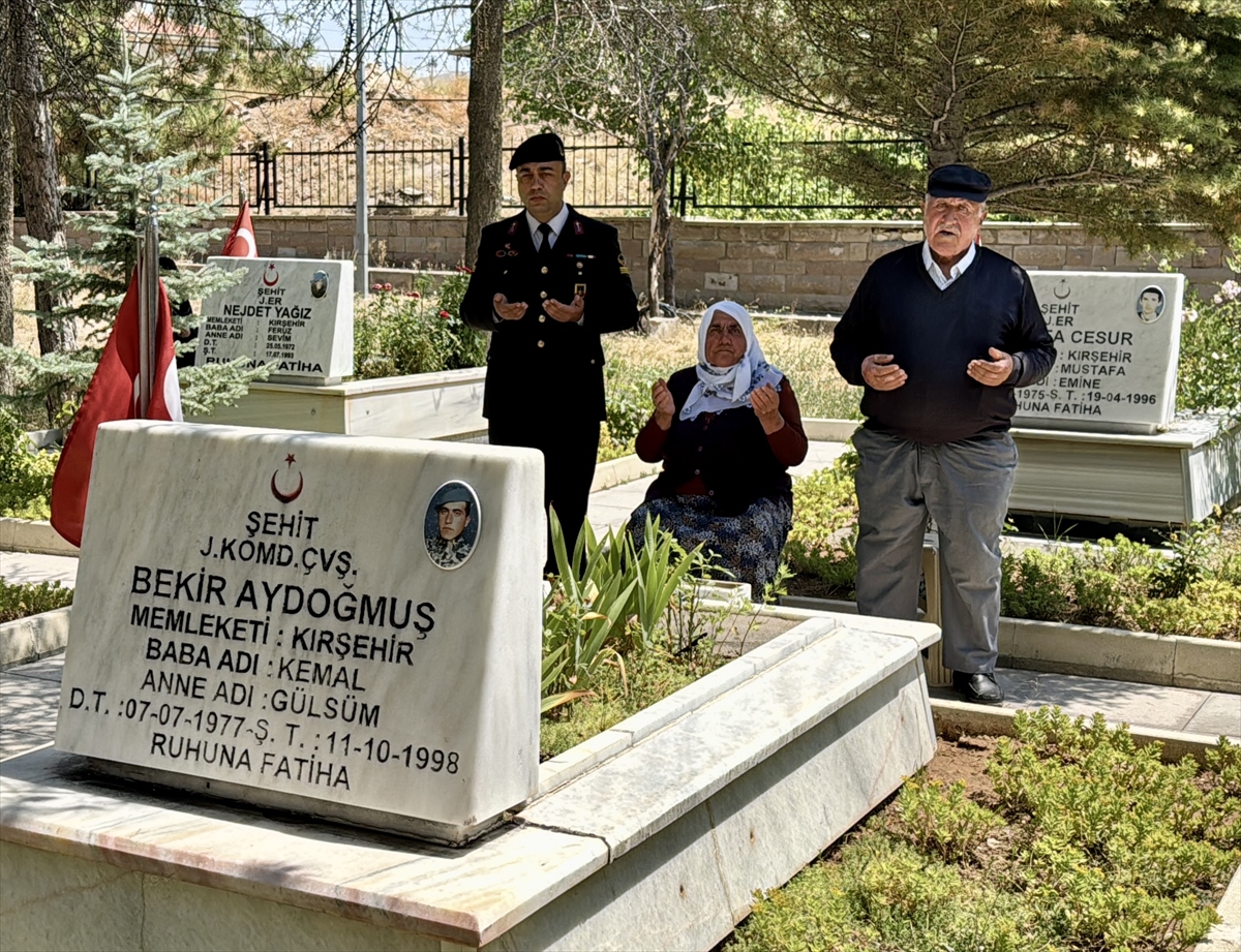 Kayseri, Kırıkkale ve Kırşehir'de 15 Temmuz dolayısıyla şehitlikler ziyaret edildi