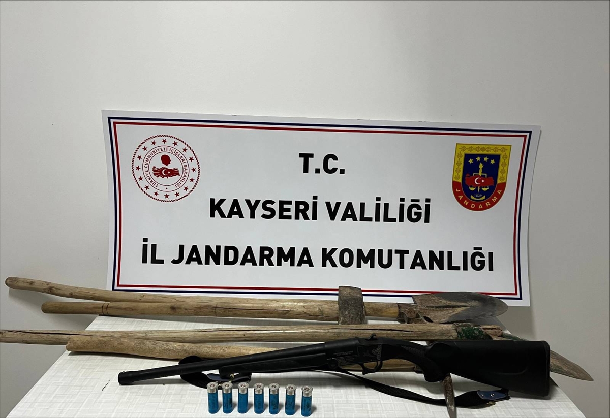 Kayseri'de kaçak kazı yapan 2 şüpheli suçüstü yakalandı