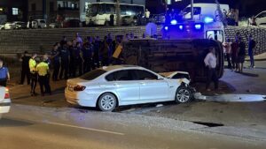 KAYSERİ (AA) – Kayseri'nin Kocasinan ilçesinde, otomobil ile minibüsün çarpışması